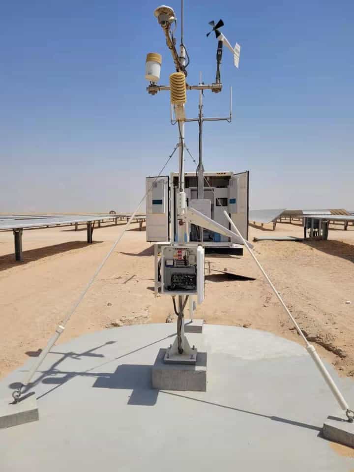 迪拜700MW光热和250MW光伏太阳能电站项目气象站安装现场