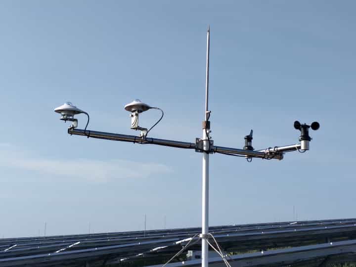 马来西亚吉打州50MWac大型地面光伏电站EPC项目气象站安装现场