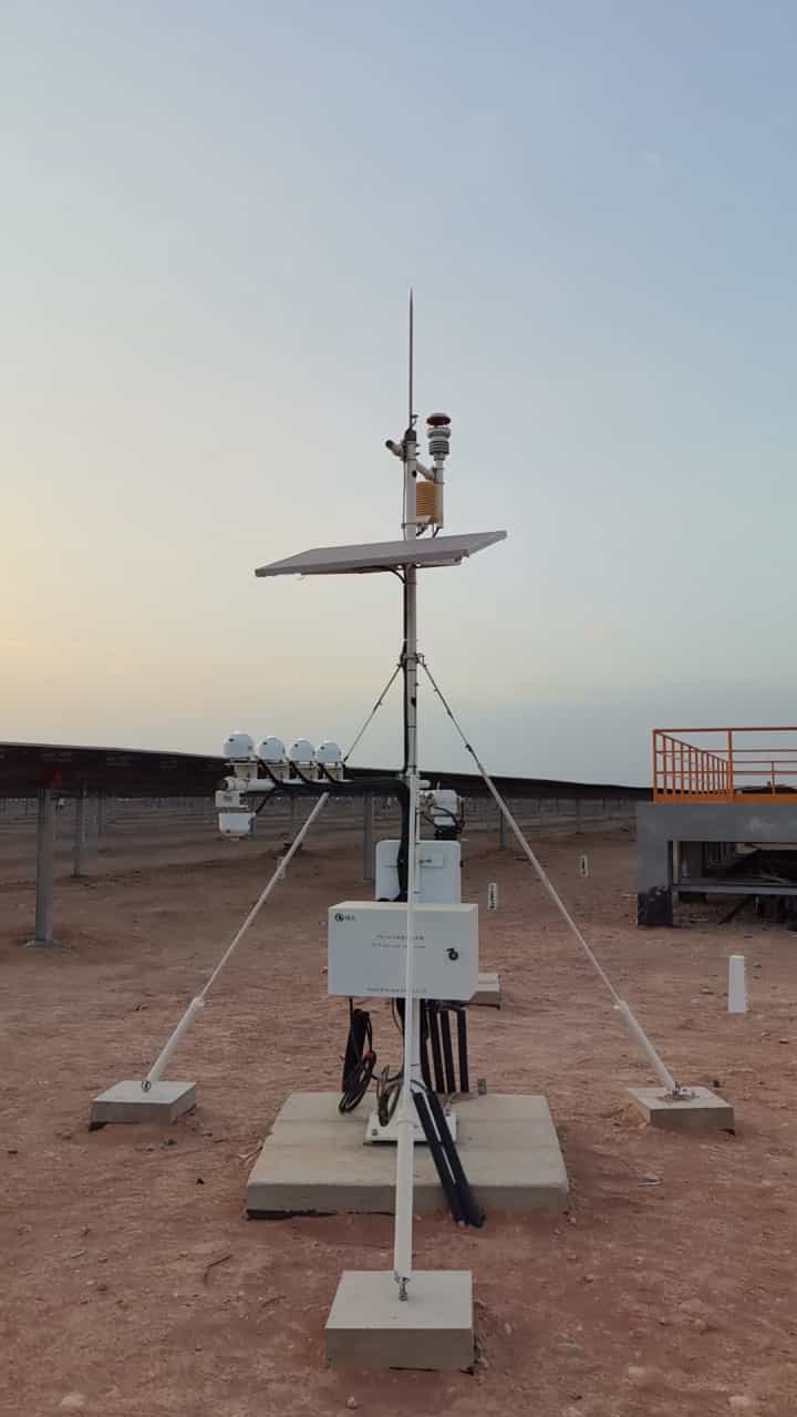 阿曼玛纳500MW光伏项目气象站安装现场