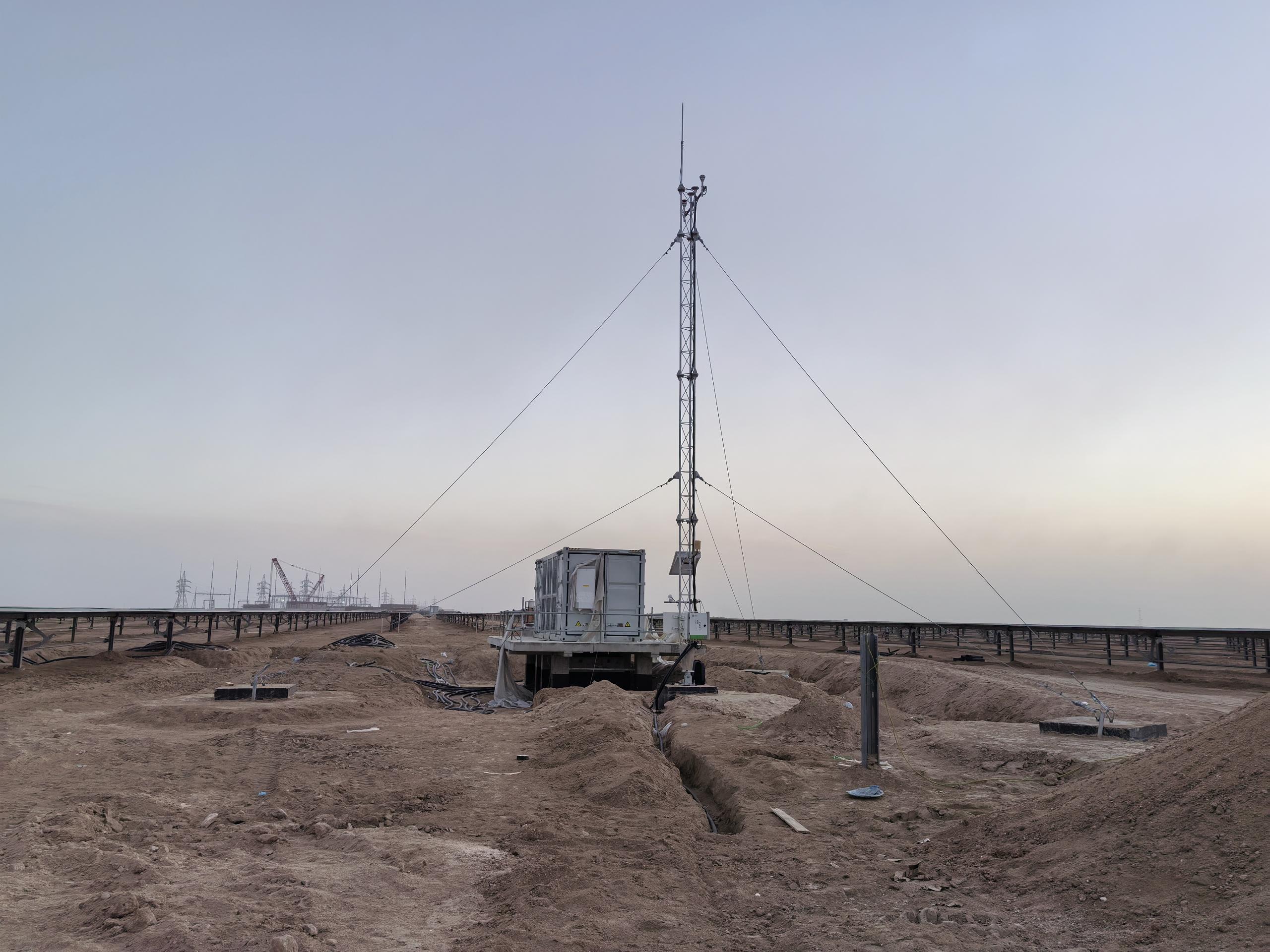 伊拉克拉塔维1GW光伏项目气象站安装现场