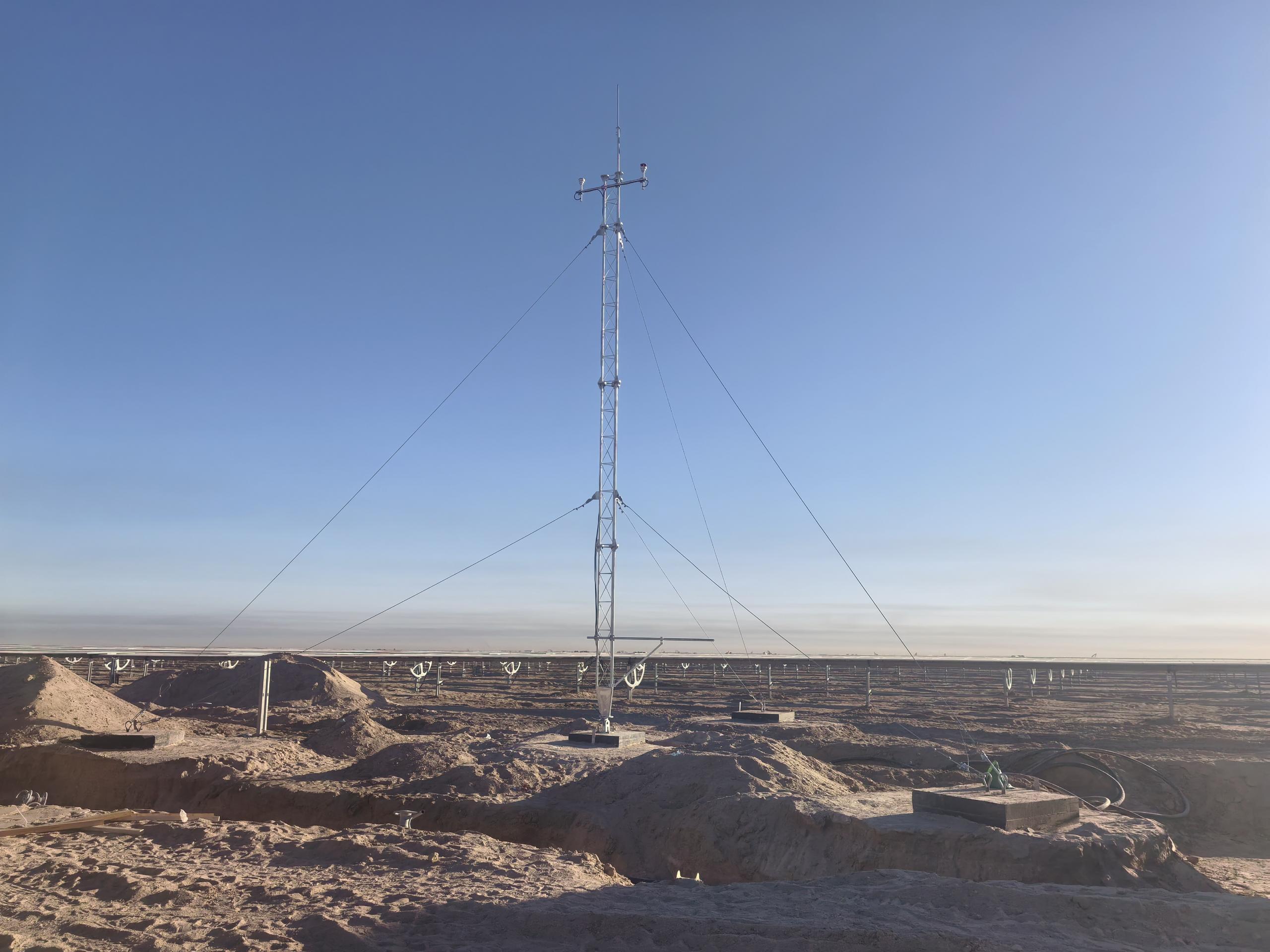 伊拉克拉塔维1GW光伏项目气象站安装现场