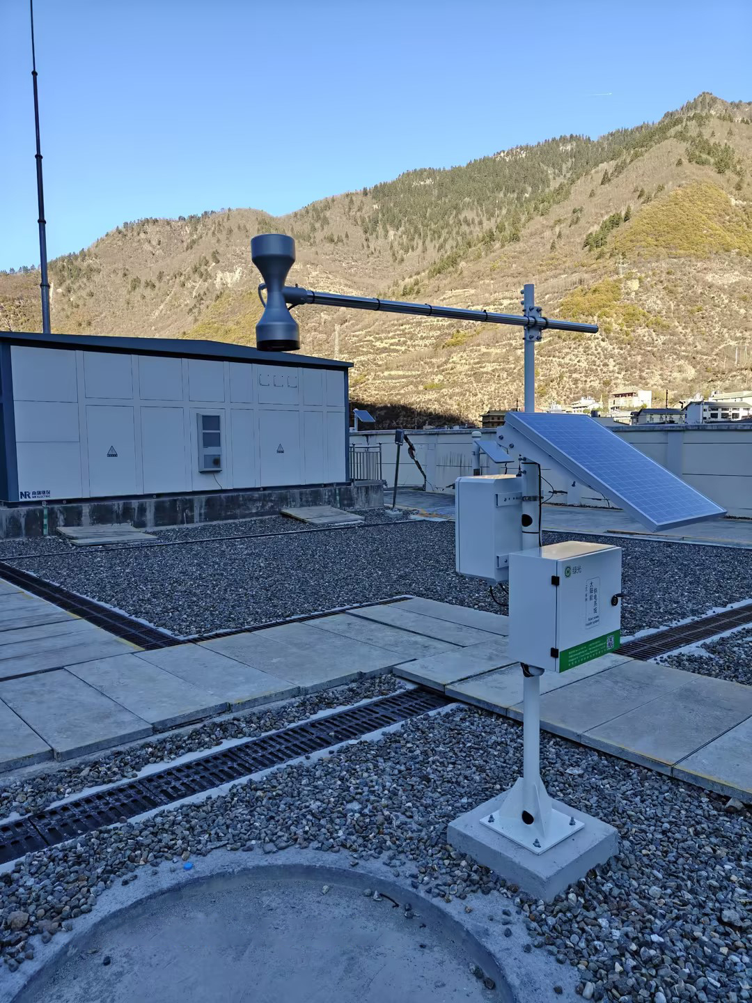 国家电网雷暴雨监测系统项目安装现场